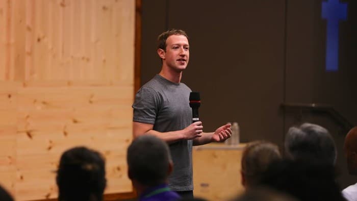 Facebook CEO Mark Zuckerberg speaking to crowd
