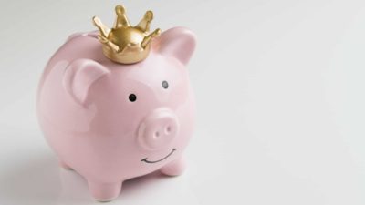 piggy bank wearing crown representing asx share dividend king