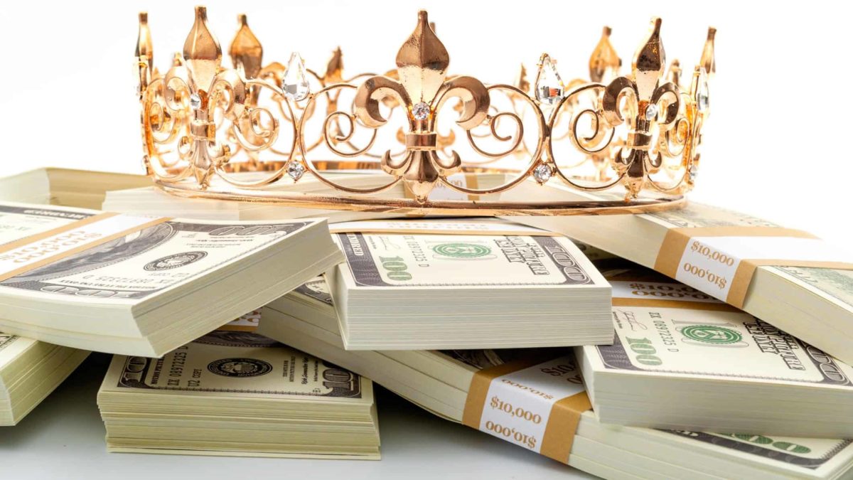 Crown sitting on top of a pile of dividend cash