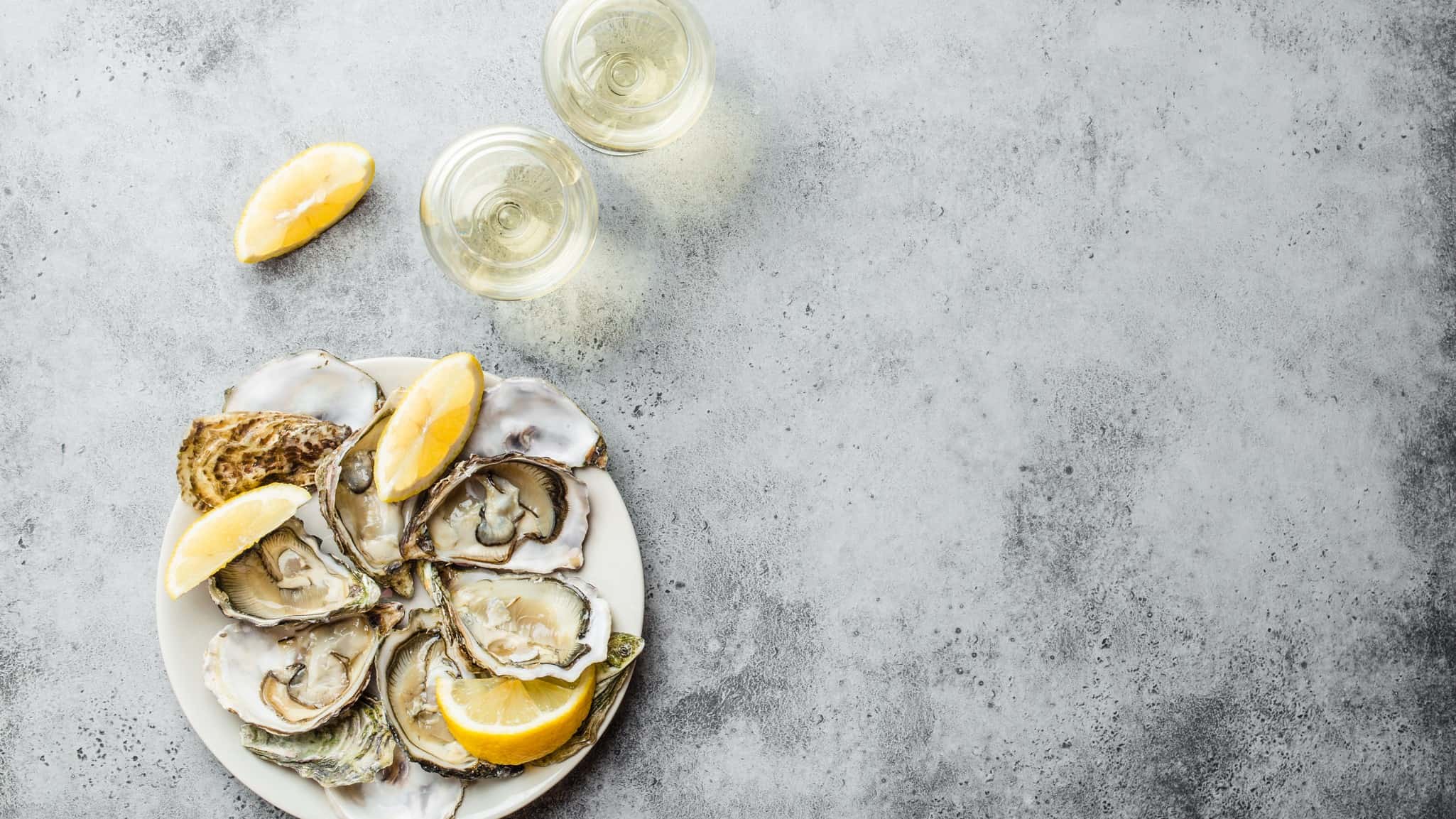 Plate of oysters and 2 glasses of champagne