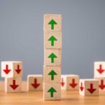 Five stacked building blocks with green arrows, indicating rising inflation or share prices