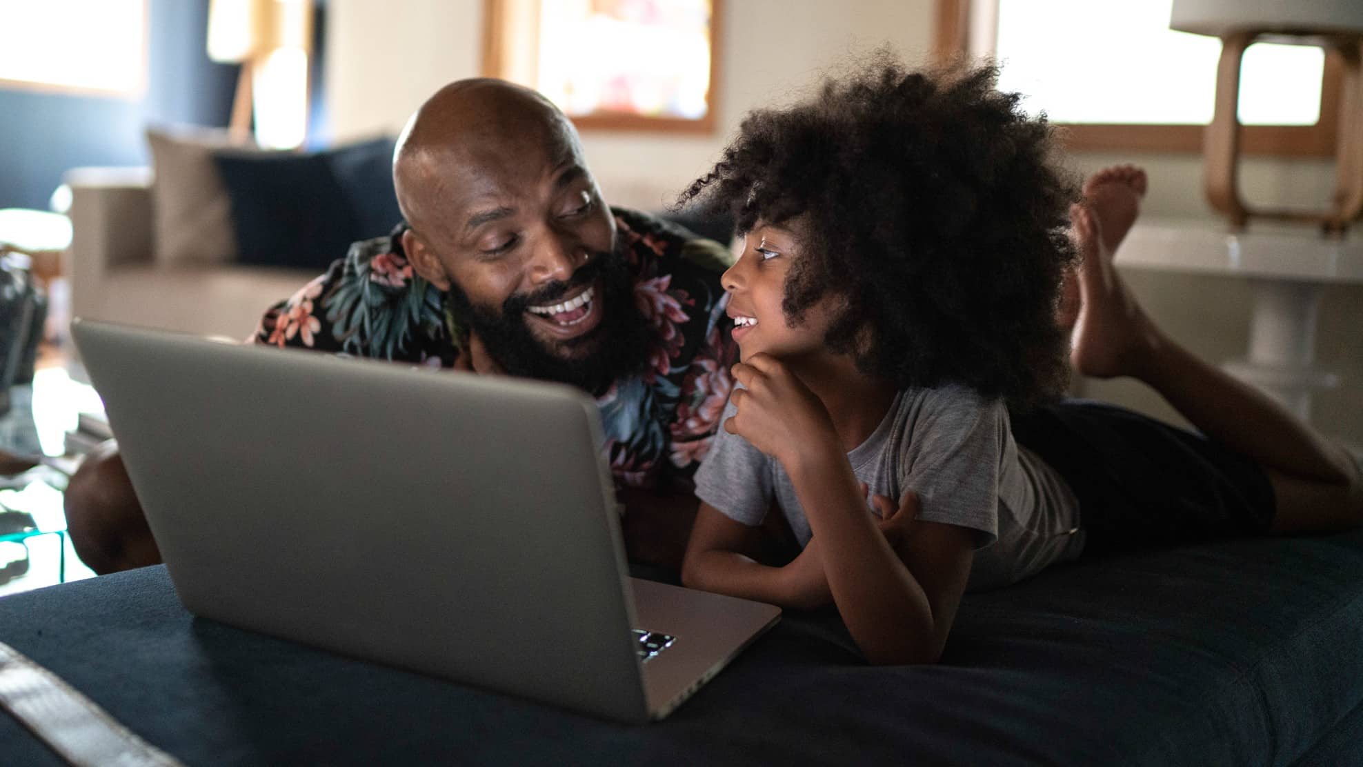 Father and daughter using laptop (1)