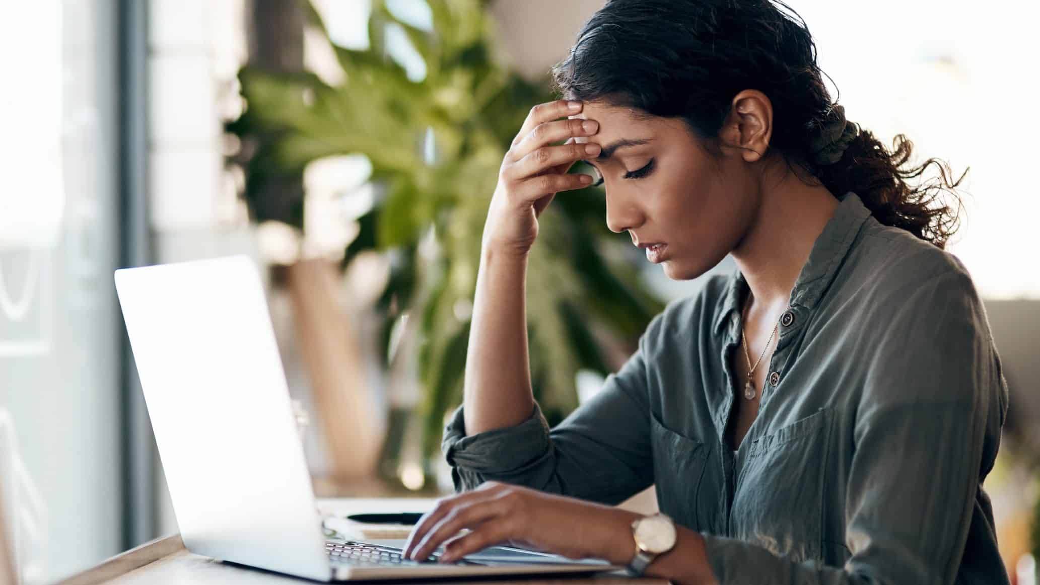stressed woman with laptop