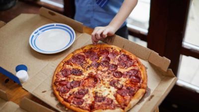 domino's pizza share price
