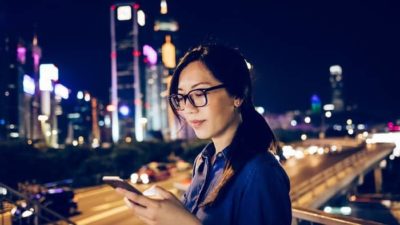 Woman using Facebook on her smartphone.