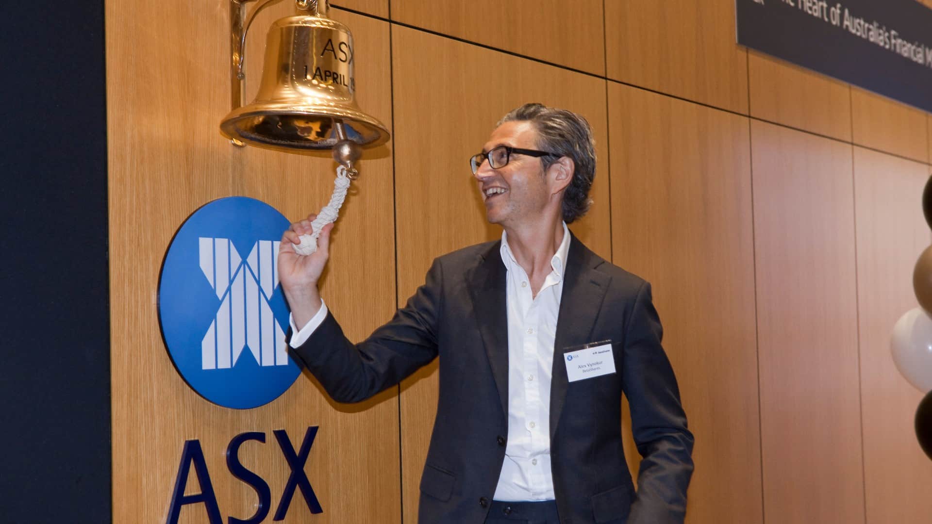 BetaShares CEO, Alex Vynokur rings the bell at the ASX.