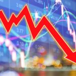 Red arrow going down and symbolising a falling share price.