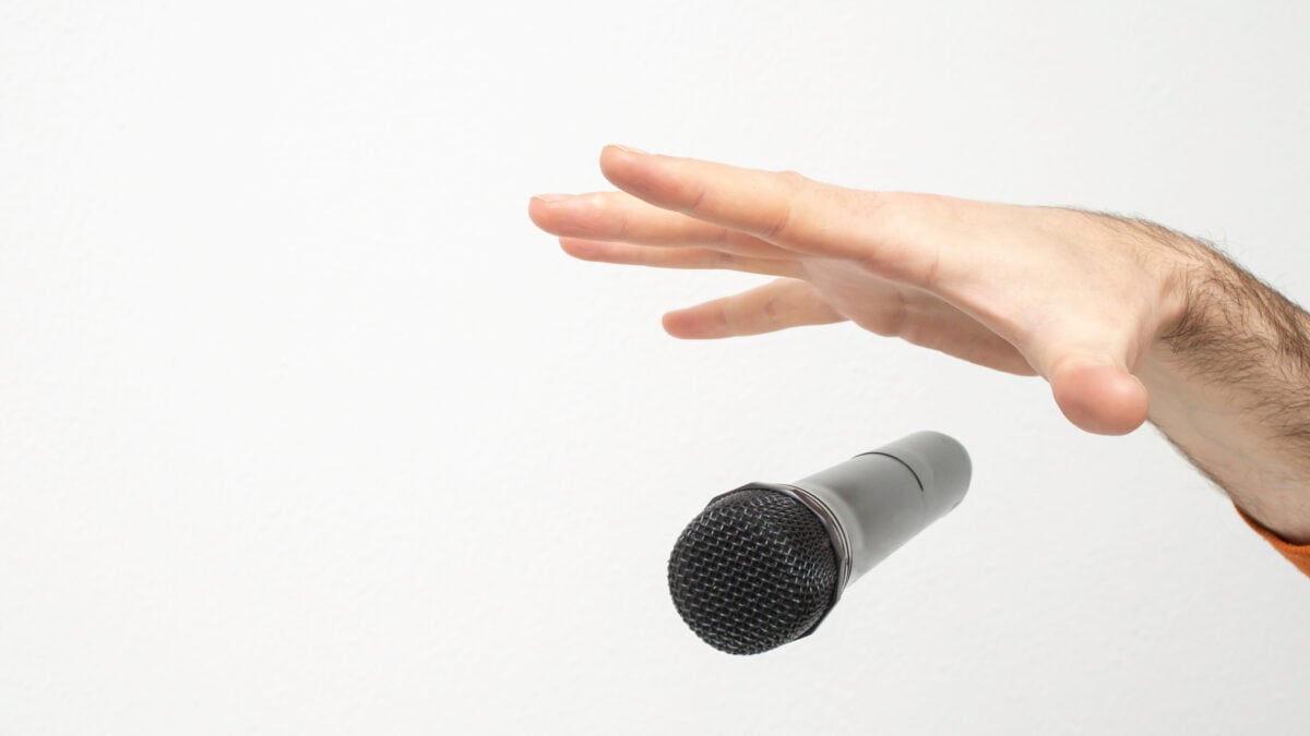 Hand dropping a mic.